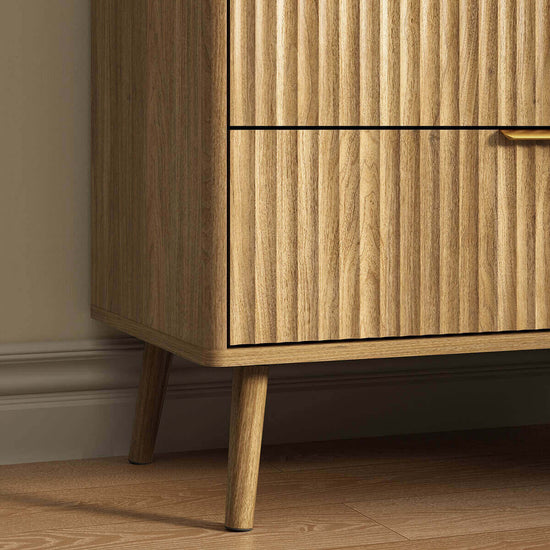 Thene Mid-Century-Modern Fluted 5-Drawer Dresser - Riumlore